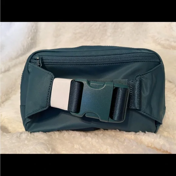 Lululemon large everywhere belt bag GREEN OR NAVY - Picture 4 of 9